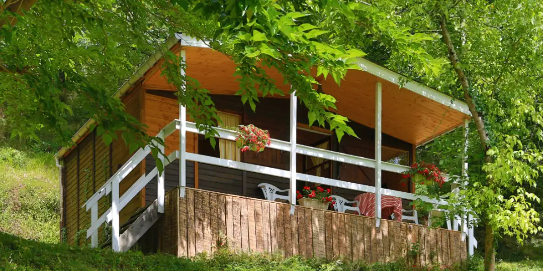 Chalet 2 personnes ombragé Chalet 2 personnes des chalets de Pierretoun